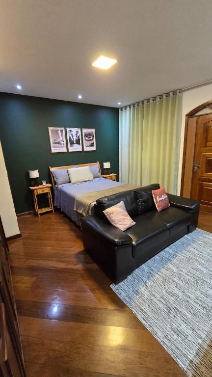 En eller flere senge i et værelse på Caiçara Estadias