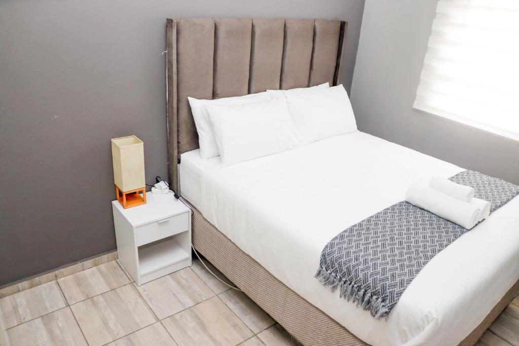 En eller flere senge i et værelse på Grace View Guest House - Fourways