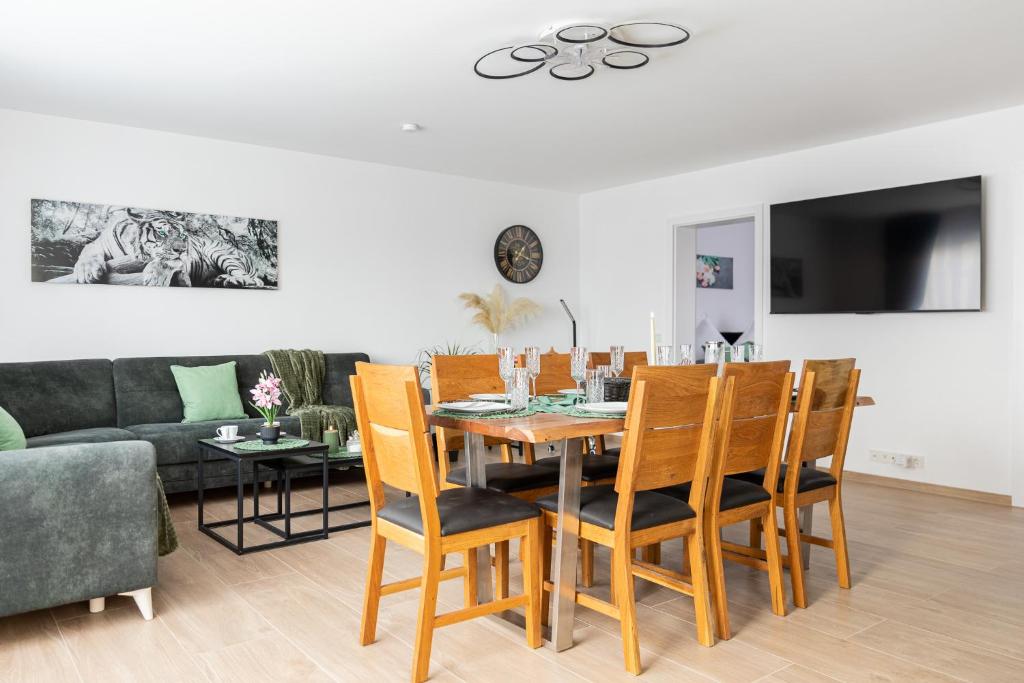 Μια τηλεόραση ή/και κέντρο ψυχαγωγίας στο SmartStay Apartment 85 m2, bis 8 Personen, Balkon, Parkplatz, Self Check-in