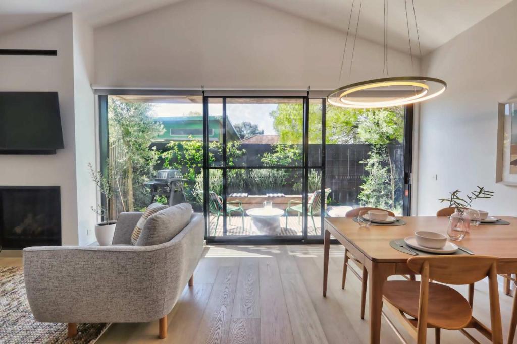 Χώρος καθιστικού στο Central Ocean Grove Hideaway Pet Friendly