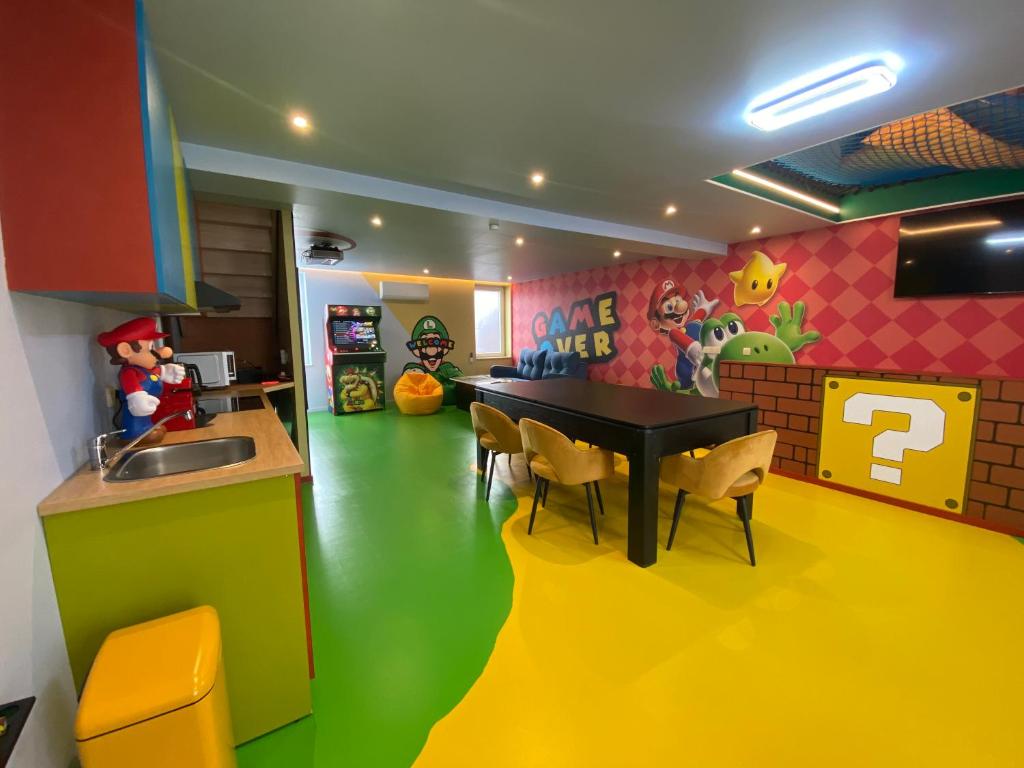 Et tv og/eller underholdning på Retro Gaming Corner - Arcade Games - Jacuzzi - Sauna - Switch 2