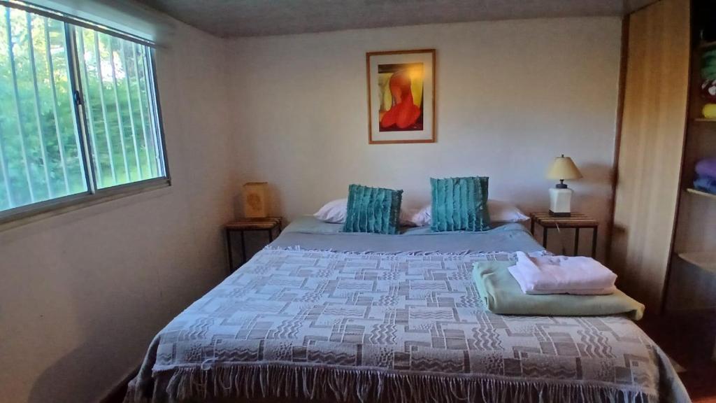 Ένα ή περισσότερα κρεβάτια σε δωμάτιο στο Linda cabaña con salida al Lago Rapel