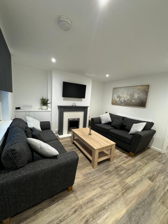 Posezení v ubytování JRC 224 Modern 2-Bed Home in Balderton, Newark