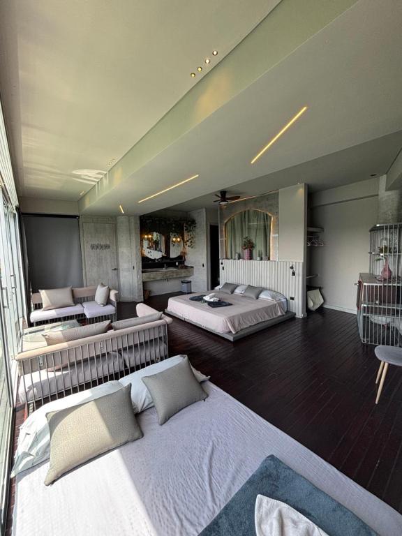 Кровать или кровати в номере Habitación en Guatape Lake Suite