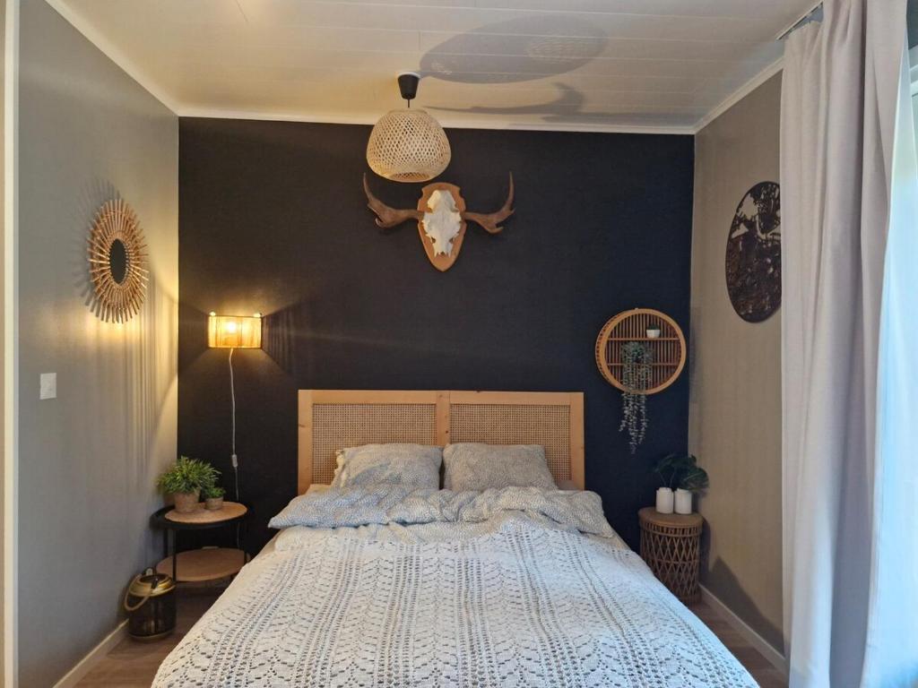 En eller flere senge i et værelse på Studio apartment near main roads