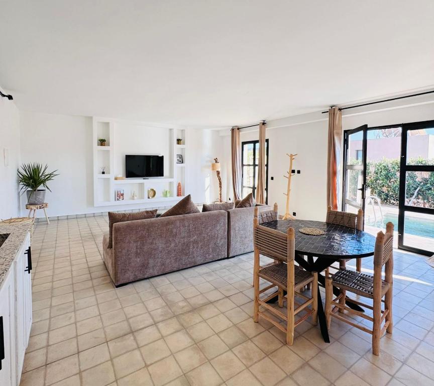 Телевизор и/или развлекательный центр в Villa Eden Marrakech