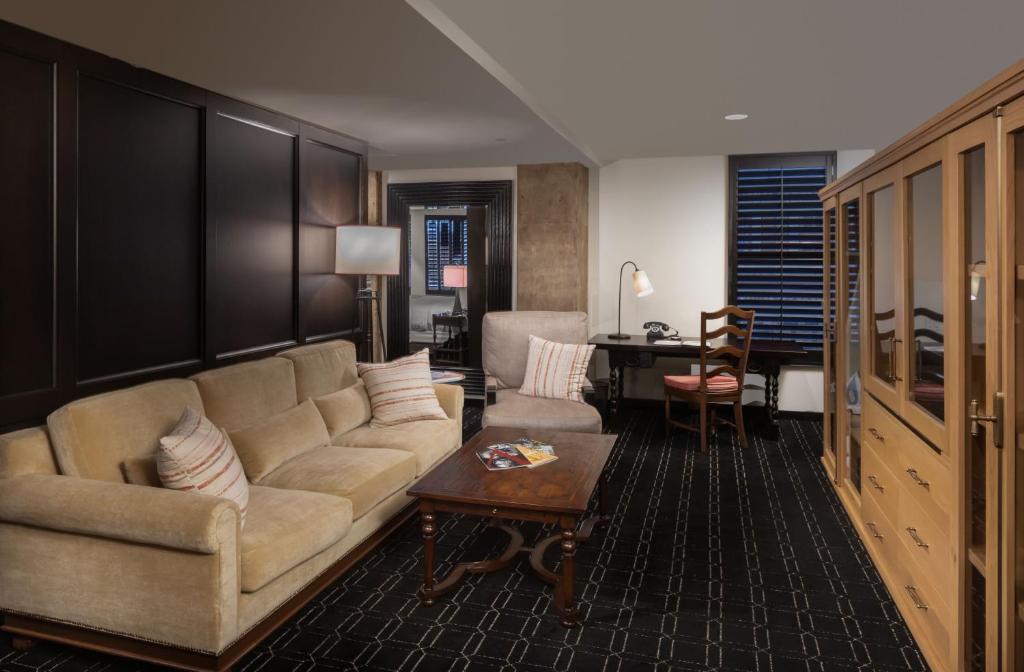 Hotel Valencia Riverwalk photo