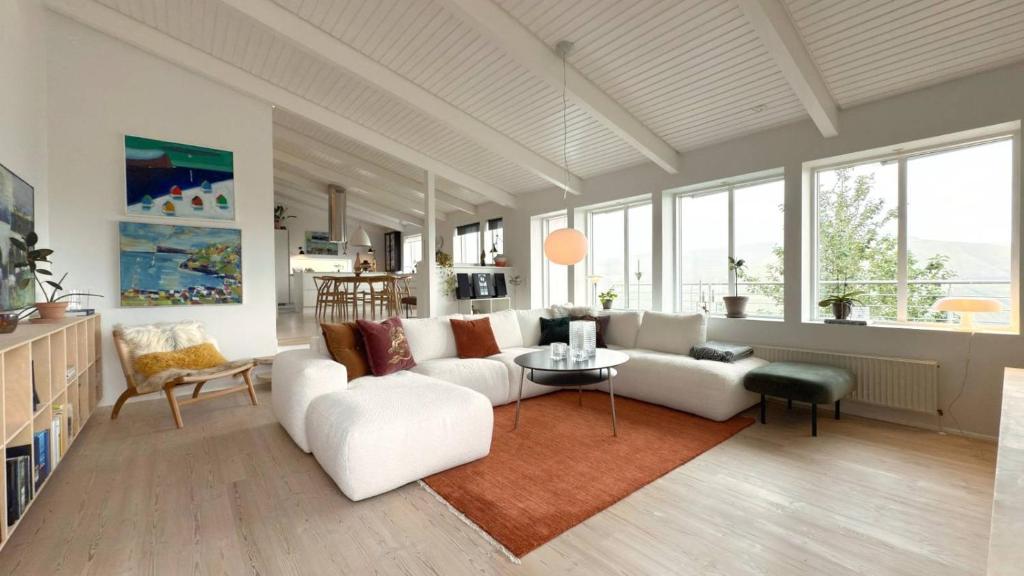 Et opholdsområde på Exclusive Modern Villa with Panoramic Views