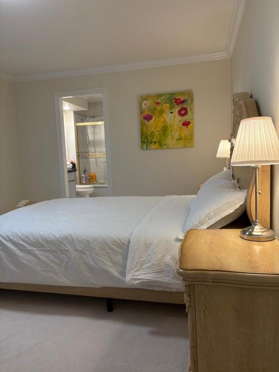 a bedroom with a bed and a painting on the wall at Cozy home in Richmond