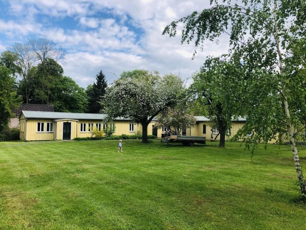 Κήπος έξω από το Holiday home on Lake Ruppin