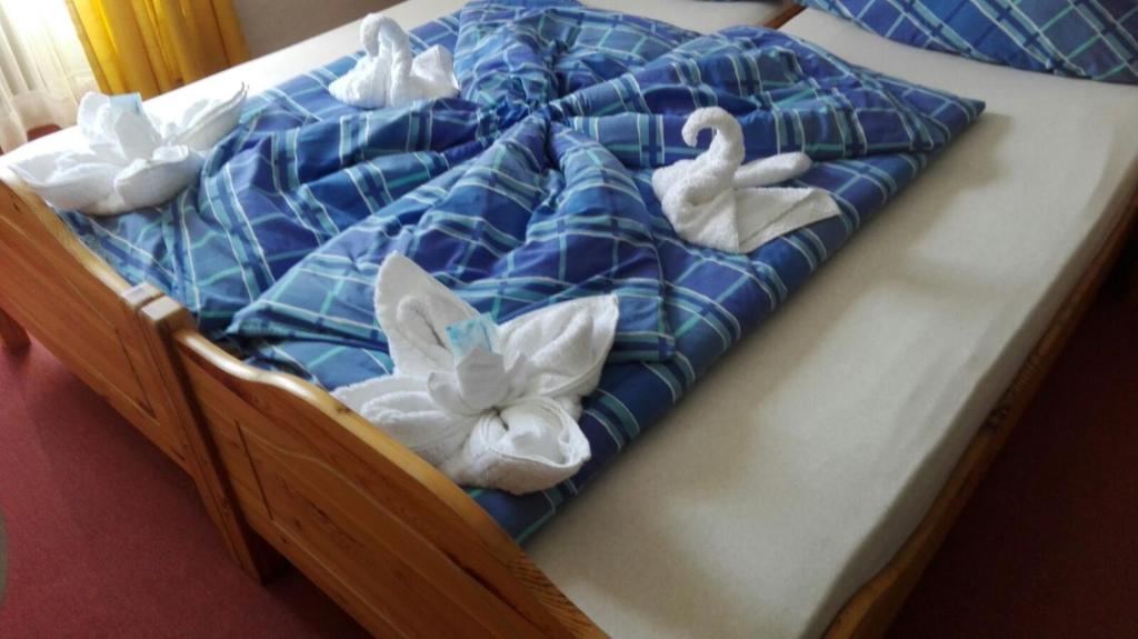 Postel nebo postele na pokoji v ubytování Hotel Quellenhof
