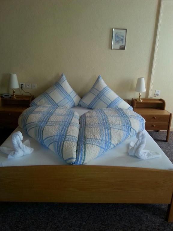 Postel nebo postele na pokoji v ubytování Hotel Quellenhof