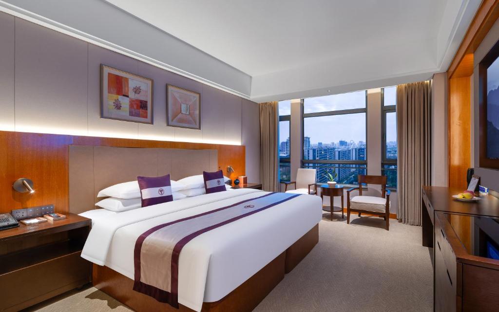 Postel nebo postele na pokoji v ubytování Kunshan Yu Yuan Garden Hotel