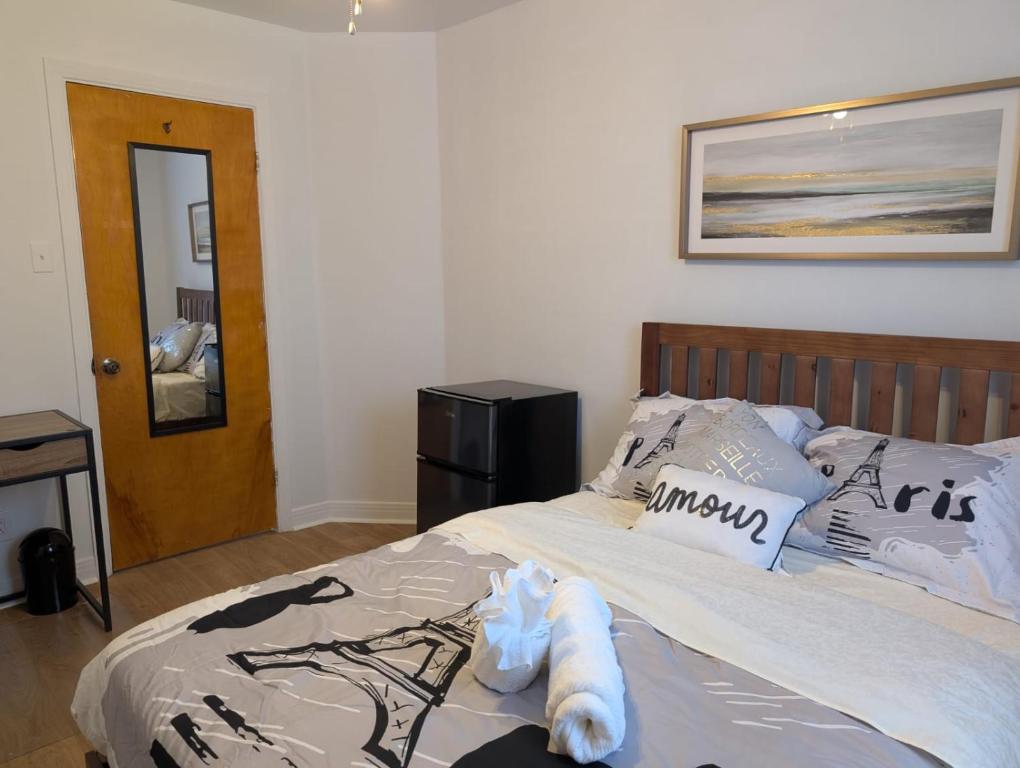 Postel nebo postele na pokoji v ubytování Chambre confortable 2 pas Hôpital Université Services