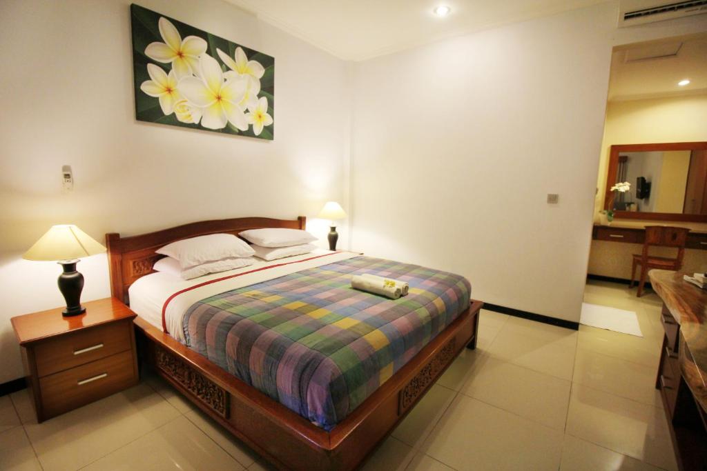 Postel nebo postele na pokoji v ubytování Jepun Bali Hotel