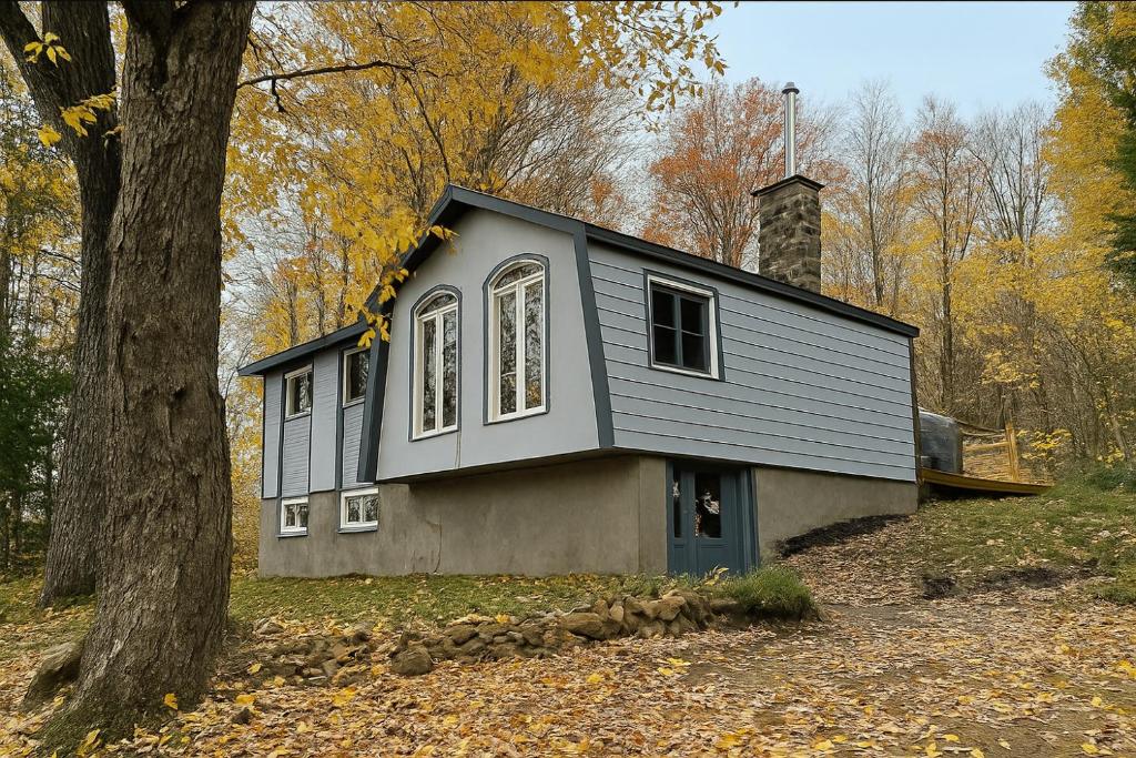 Le Colibri في Saint Come: منزل صغير وسط غابة