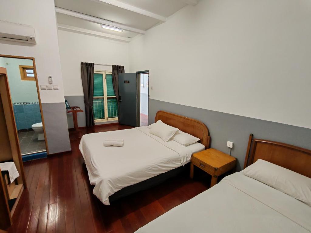 Una cama o camas en una habitación de Heeren Street Boutique Hotel at Jonker Walk