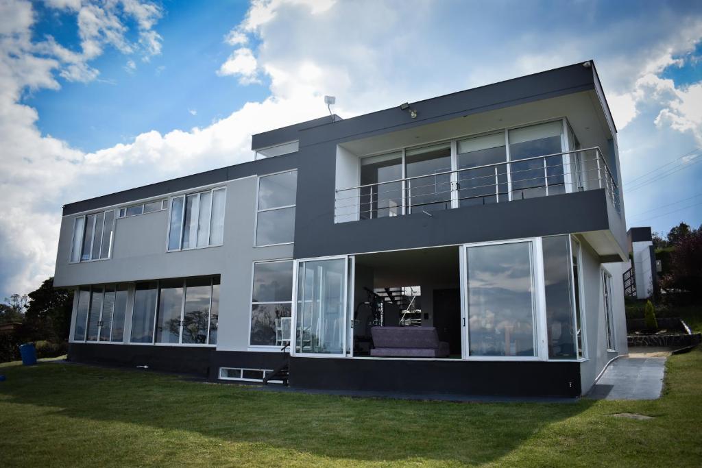 Bygningen som villaen ligger i