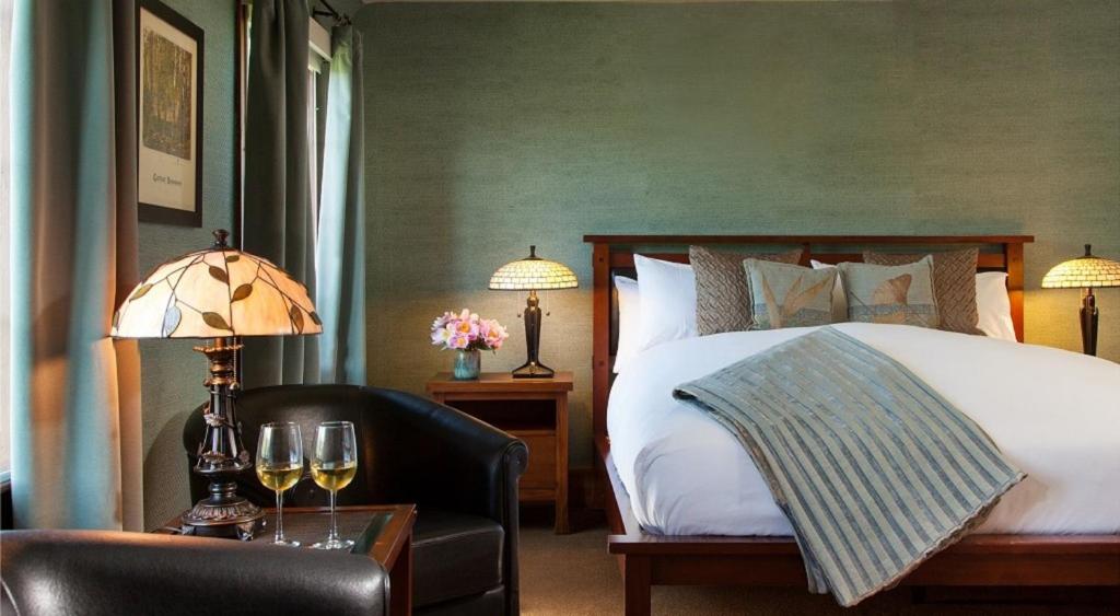 Settlers Inn - Standard King Room