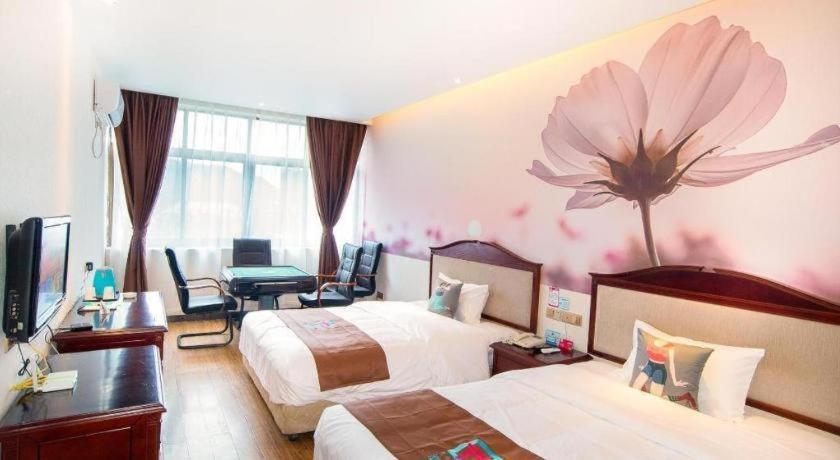 Μια τηλεόραση ή/και κέντρο ψυχαγωγίας στο Pai Hotel Dengfeng Songshan Shaolin Temple Chonggao Road