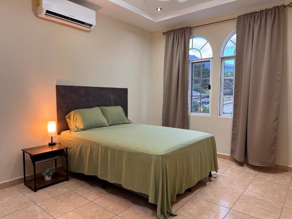 Postel nebo postele na pokoji v ubytování Beautiful Spacious Apartment