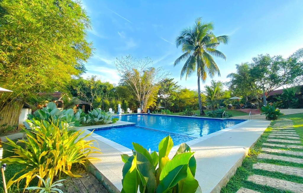 Swimmingpoolen hos eller tæt på Banlaw Garden Resort