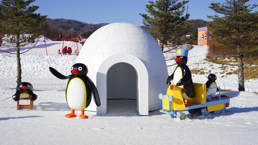a group of penguins in the snow near a igloo at Phoenix Hotel Pyeongchang in Pyeongchang 