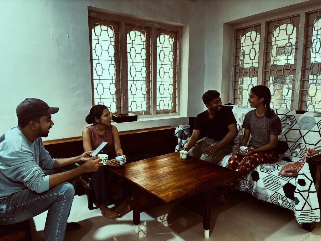 Επισκέπτες που μένουν στο Social Backpacker Hostel , Little Mount, Chennai