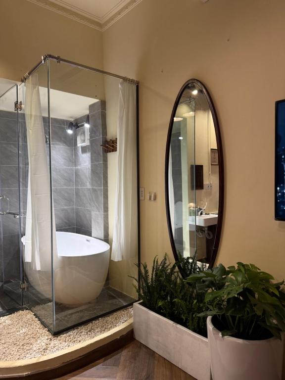 Koupelna v ubytování Looking homestay