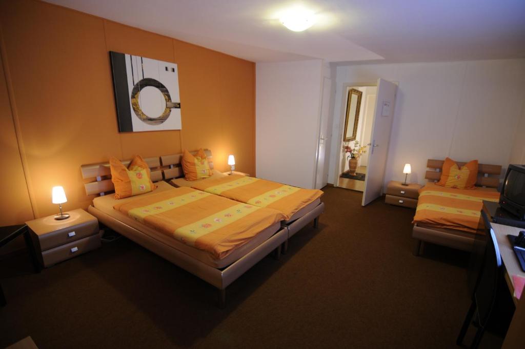 Postel nebo postele na pokoji v ubytování Hôtel de la Croix-Blanche