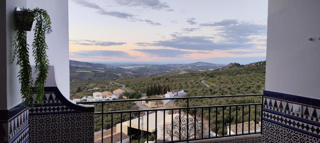 En generel udsigt til bjerge eller udsigt til bjerge taget fra landstedet