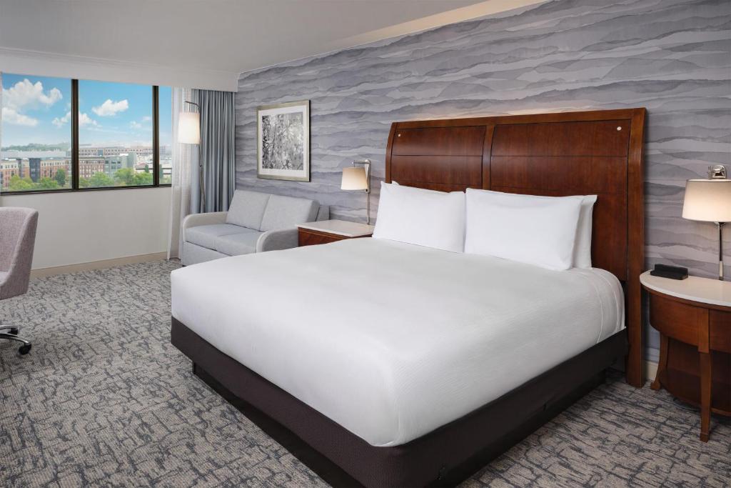 Hilton Washington DC/Rockville Hotel & Executive Meeting Center - 市景特大号床间