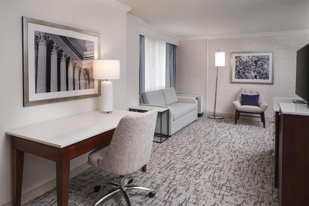 Hilton Washington DC/Rockville Hotel & Executive Meeting Center - 一卧室特大号床套房