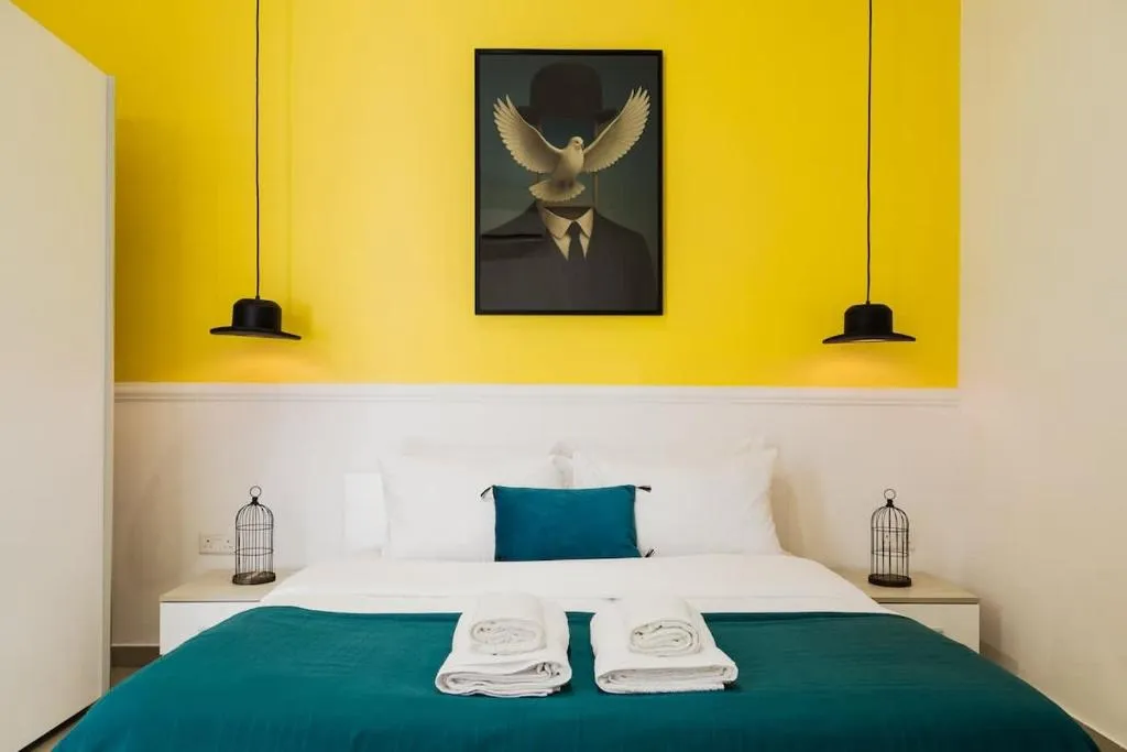 The Canary Loft - Stay in Heart of St Julians