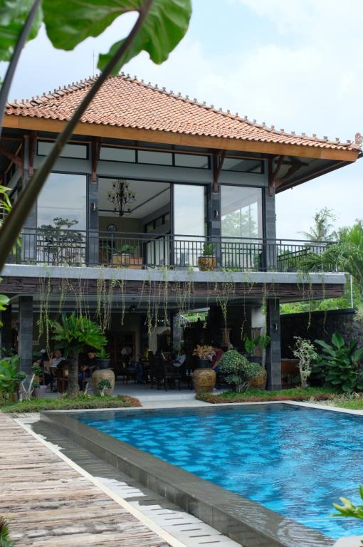 Πισίνα στο ή κοντά στο Omnni Villa Borobudur