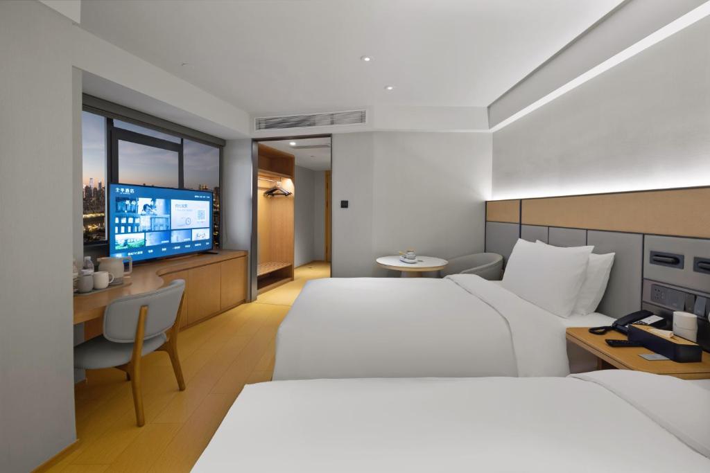 Postel nebo postele na pokoji v ubytování JI Hotel Chongqing Shangqing Temple Niujiaotuo Subway Station