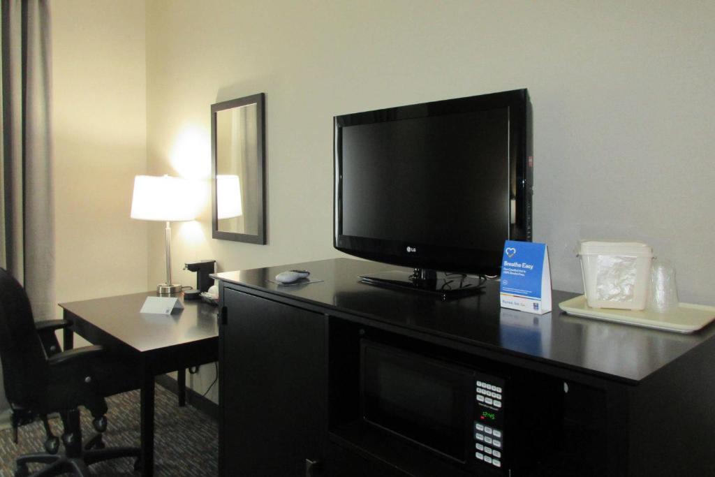Comfort Inn Port Huron - Double Room With Two Double Beds - Non-Smoking