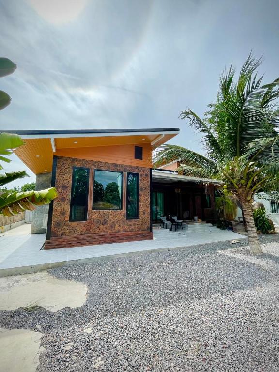 Ảnh trong thư viện ảnh của Stylish Resort Rooms in a Private Oasis ở Ban Huai Thalaeng Phan