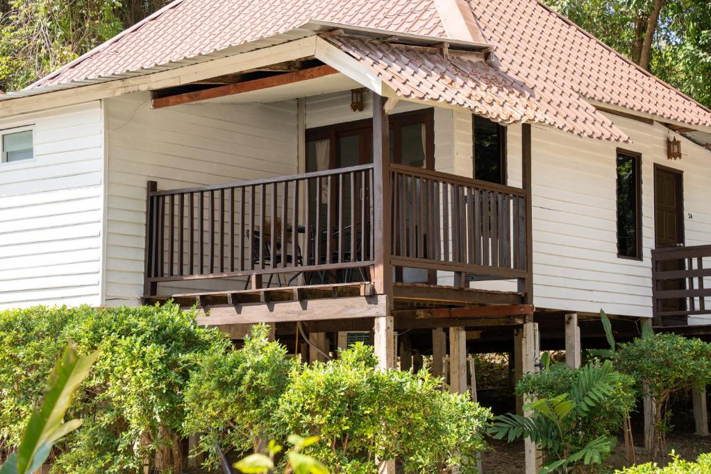 Baan Sawasdee Resort - Habitación Familiar Con Balcón