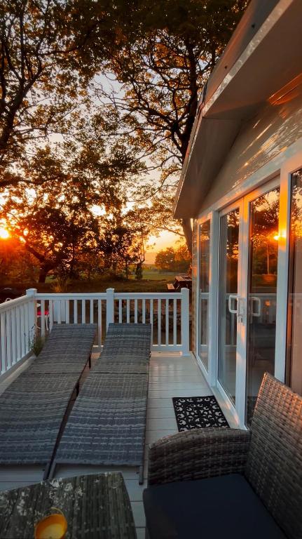 Ribble Heights Holiday Lodge, Stunning Views & Spacious Decking - Housity