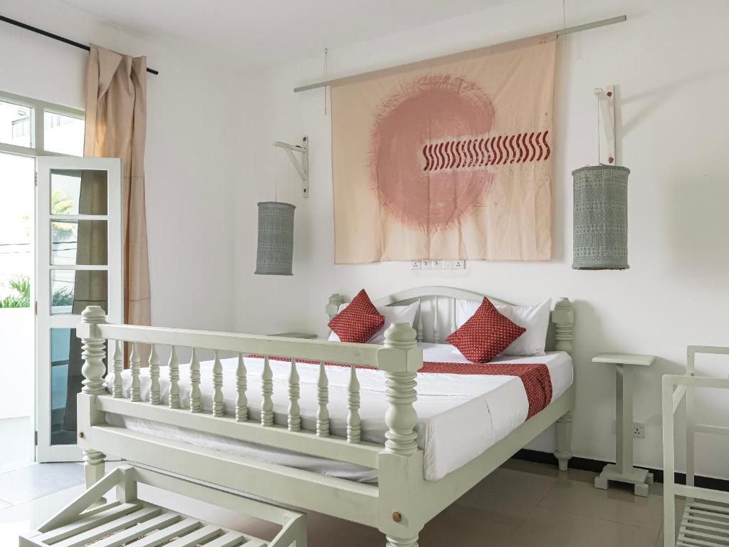 En eller flere senge i et værelse på Mira Mirissa