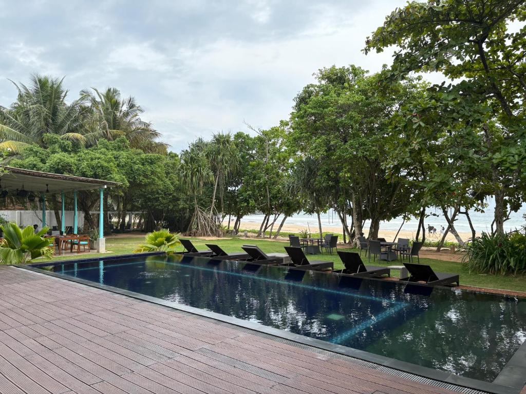 Bazén v ubytování Villa Talay - 5 Bedroom Beachfront Villa nebo v jeho okolí