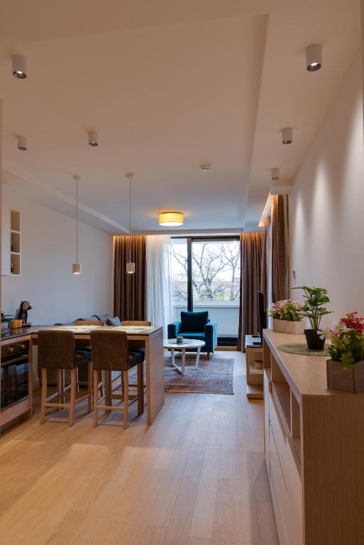 CENTRAL Stars Apartments & Free parking - Two-Bedroom Apartment With Terrace
