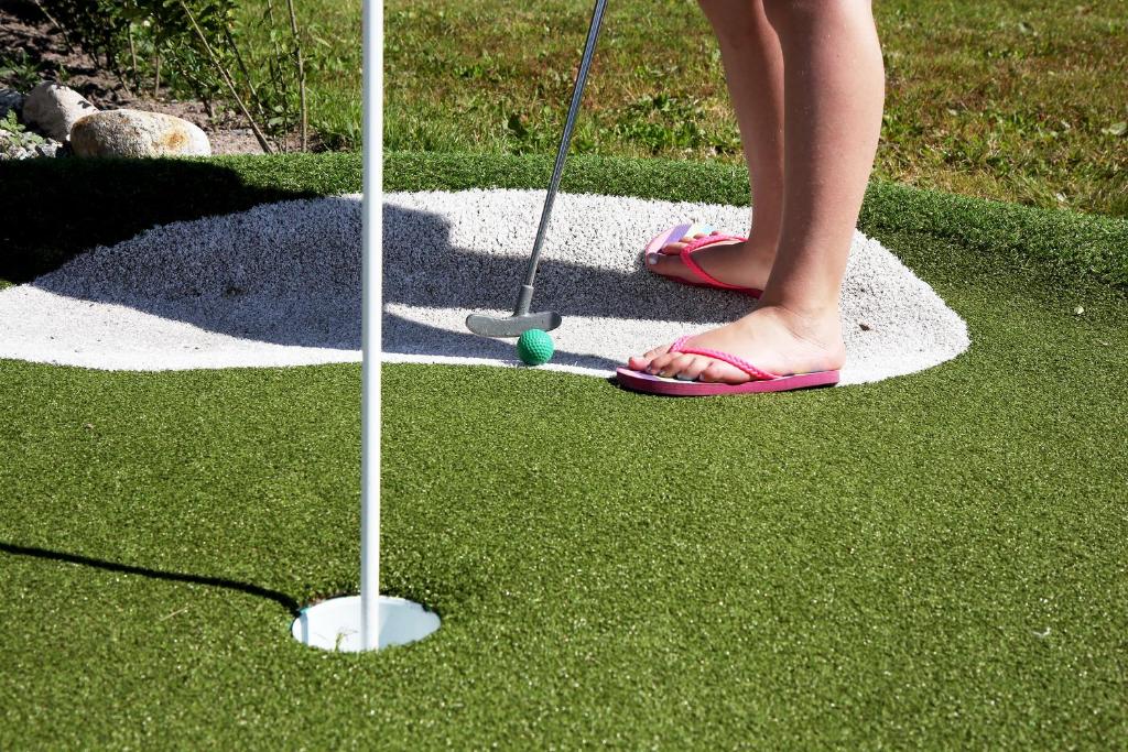 Golf v prázdninového areálu nebo okolí