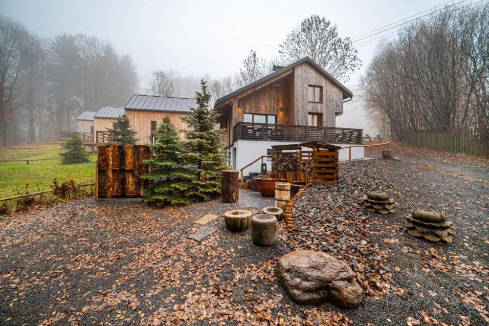 a house on a gravel yard in front at LES-wellness in Pastviny
