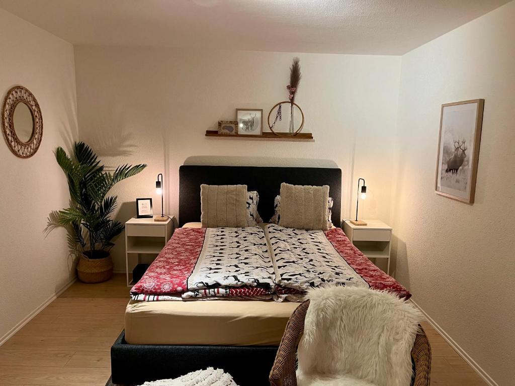 Postel nebo postele na pokoji v ubytování Ferienhaus Zulg-Doppelzimmer mit Gartenblick