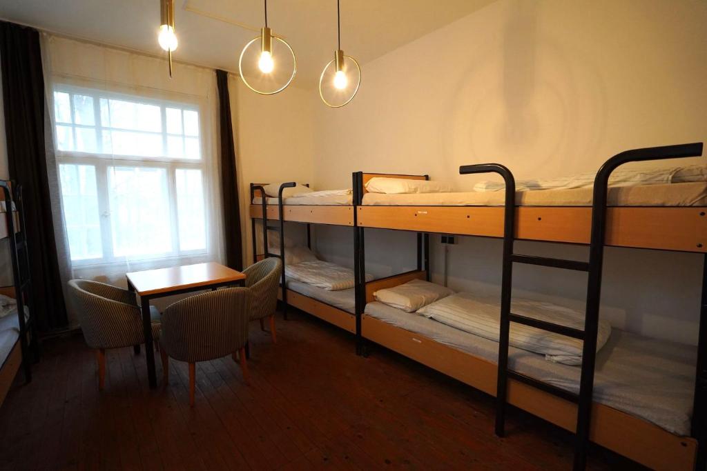 Waldschlösschen Ricklingen - Bed In Een Gemengde Slaapzaal Met 8 Bedden