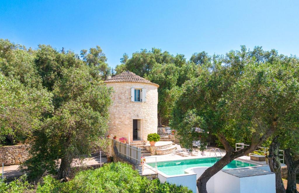 Bazén v ubytování The Windmill nebo v jeho okolí