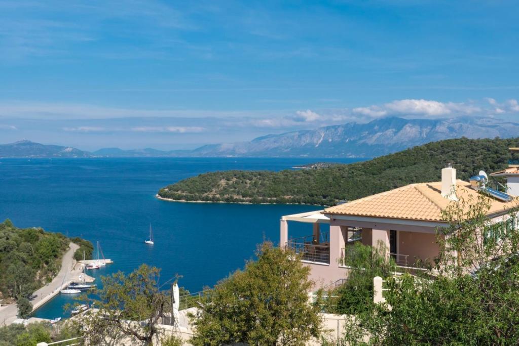 Naturlandskabet i nærheden af villaen