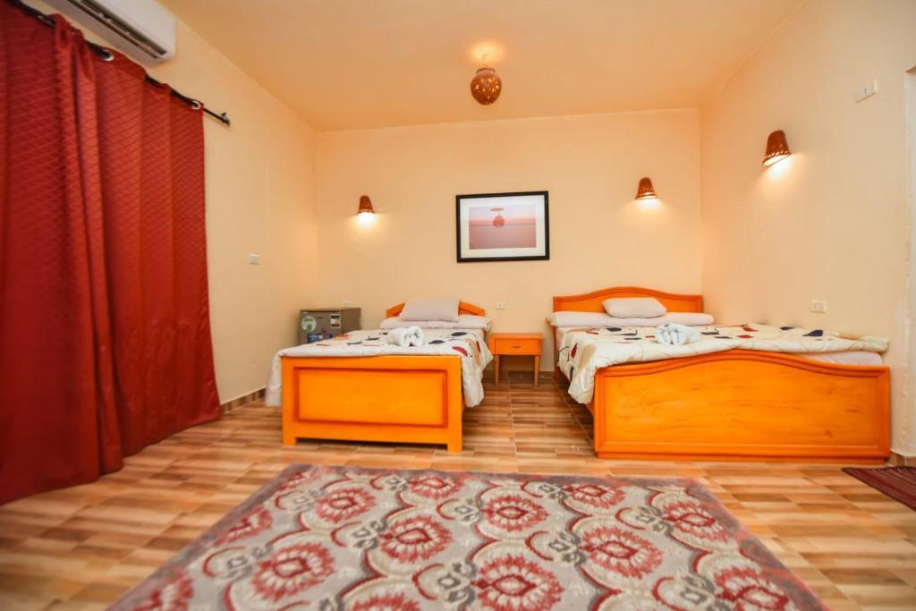 Ένα ή περισσότερα κρεβάτια σε δωμάτιο στο Sun Lake Hotel